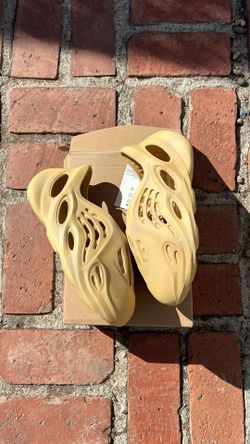 Adidas Yeezy Foam RNR Desert Sand