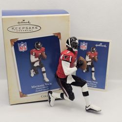 New Hallmark Keepsake Michael Vick Atlanta Falcons Christmas Ornament football

Brand new 

MICHAEL VICK - Atlanta Falcons - Football legends

2005 - 