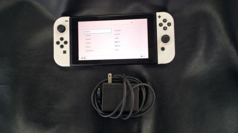 Nintendo Switch Handheld White Joy-Con 32gb