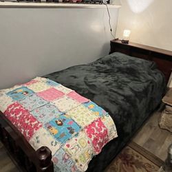 Vintage Twin Beds With Mattresses
