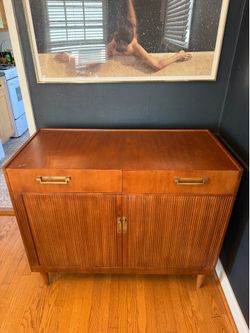 Vintage Mid-Century Wood Sideboard / Bar Cabinet