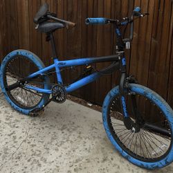 BMX BIKE (Extra steat plus front pegs)