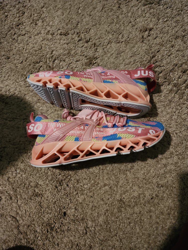 Girls/Womens Sneakers For Sale for Sale in Melbourne, FL - OfferUp