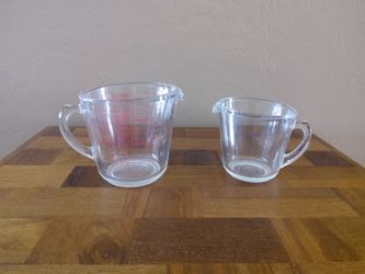 2 Pyrex Glass Measuring Cups