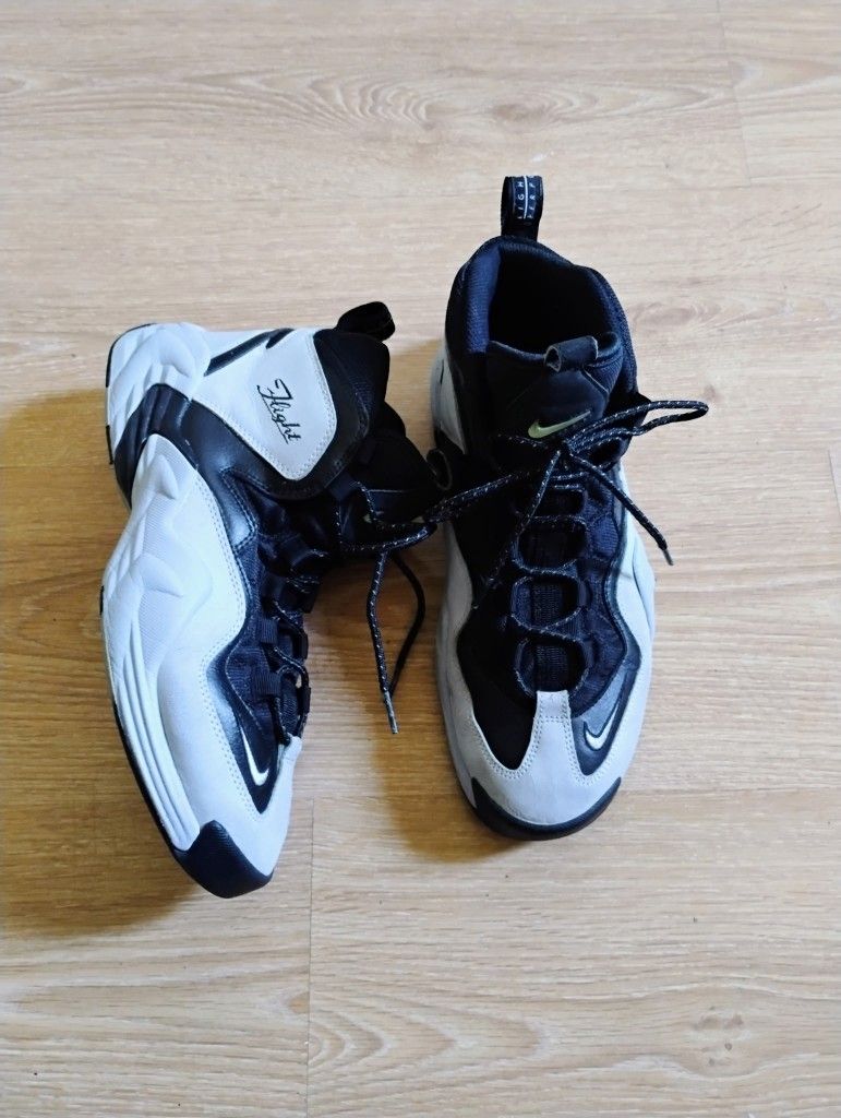 Nikes Adidas Pumas Reebok's