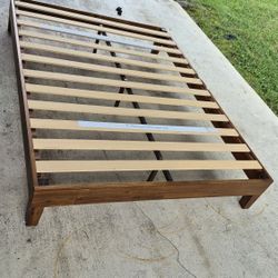 Zinus Queen Bed Frame 