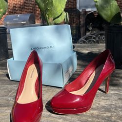 Women’s Size 7 High Heel