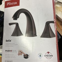 Pfister 2-Handle 8" Widespread Bathroom Faucet With Push & Seal™