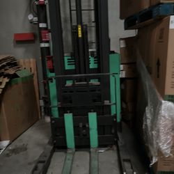 Forklift 