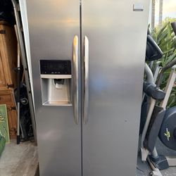 Frigidaire Refrigerator 