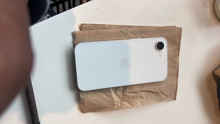 Apple iPhone16e White Single Camera