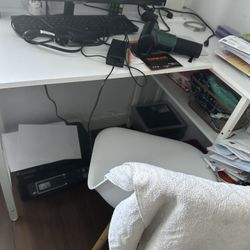 White Table & Chair