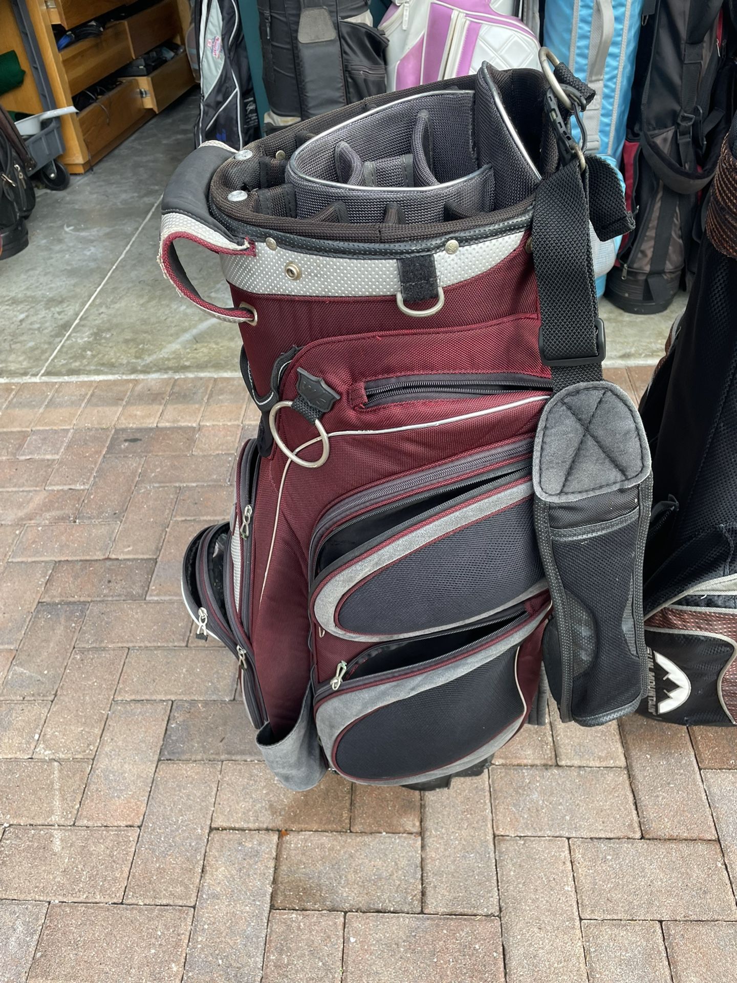 Wilson golf cart bag with 14 dividers and cooler pocket 