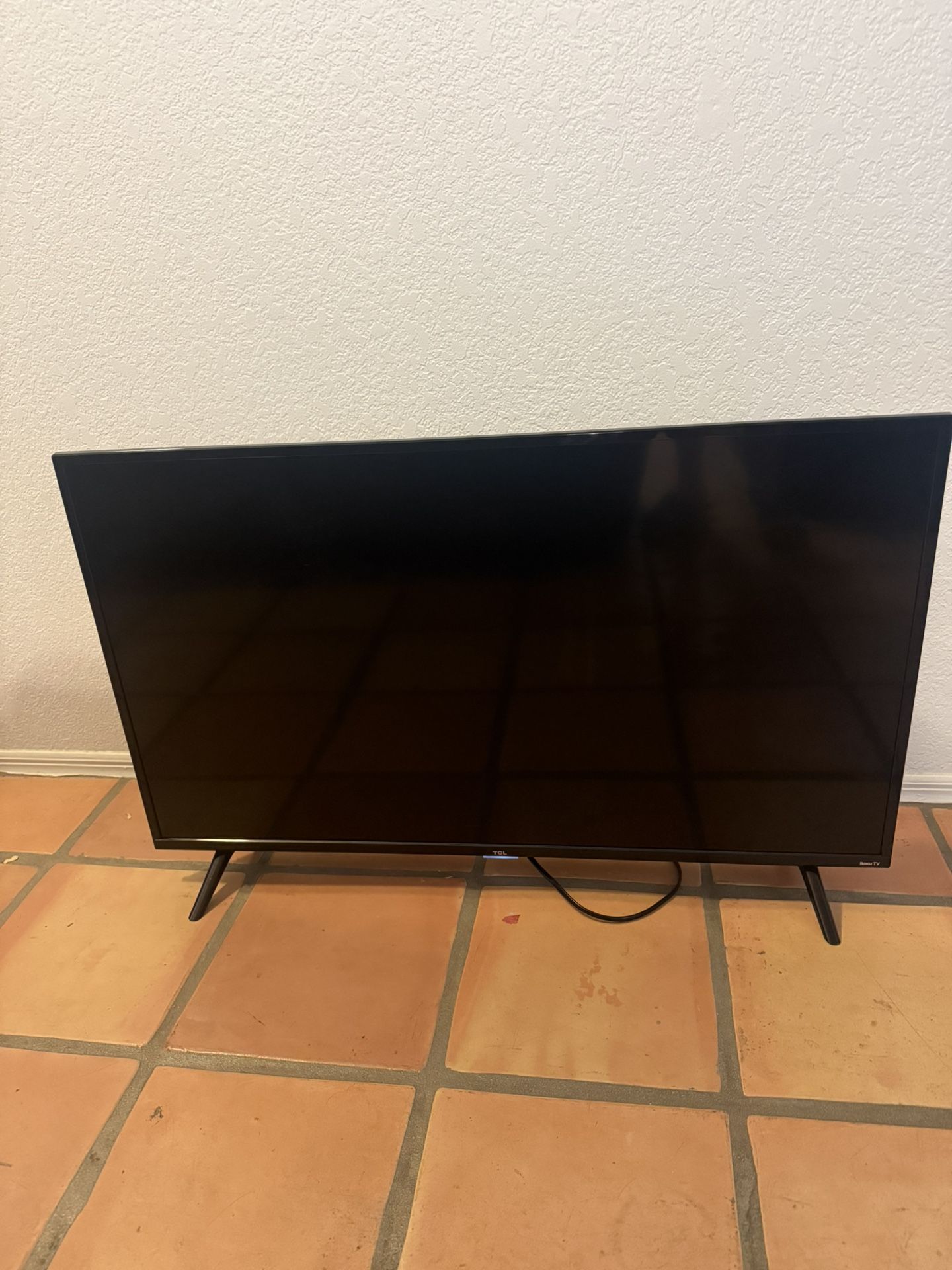 Roku TCL TV 35 1/2”