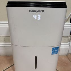 HONEYWELL 30 Pint Pt Small Room Energy Star Dehumidifier Model TP30WKN