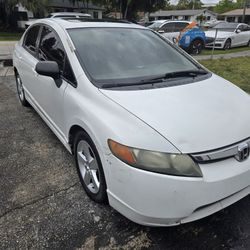 2007 Honda Civic 4 Door – Runs Great, Cold A/C