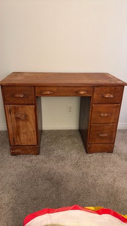 Free Child’s Vintage Desk