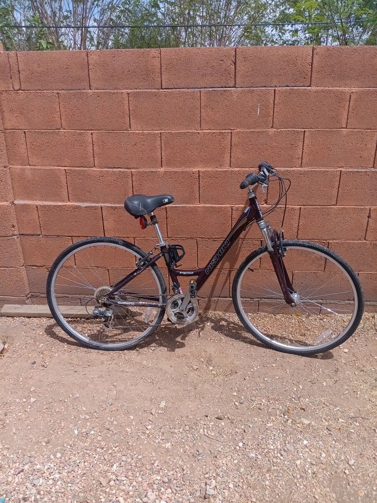 Nishiki Montour 7spd 28" Aluminum Bike Nice Road Bike .