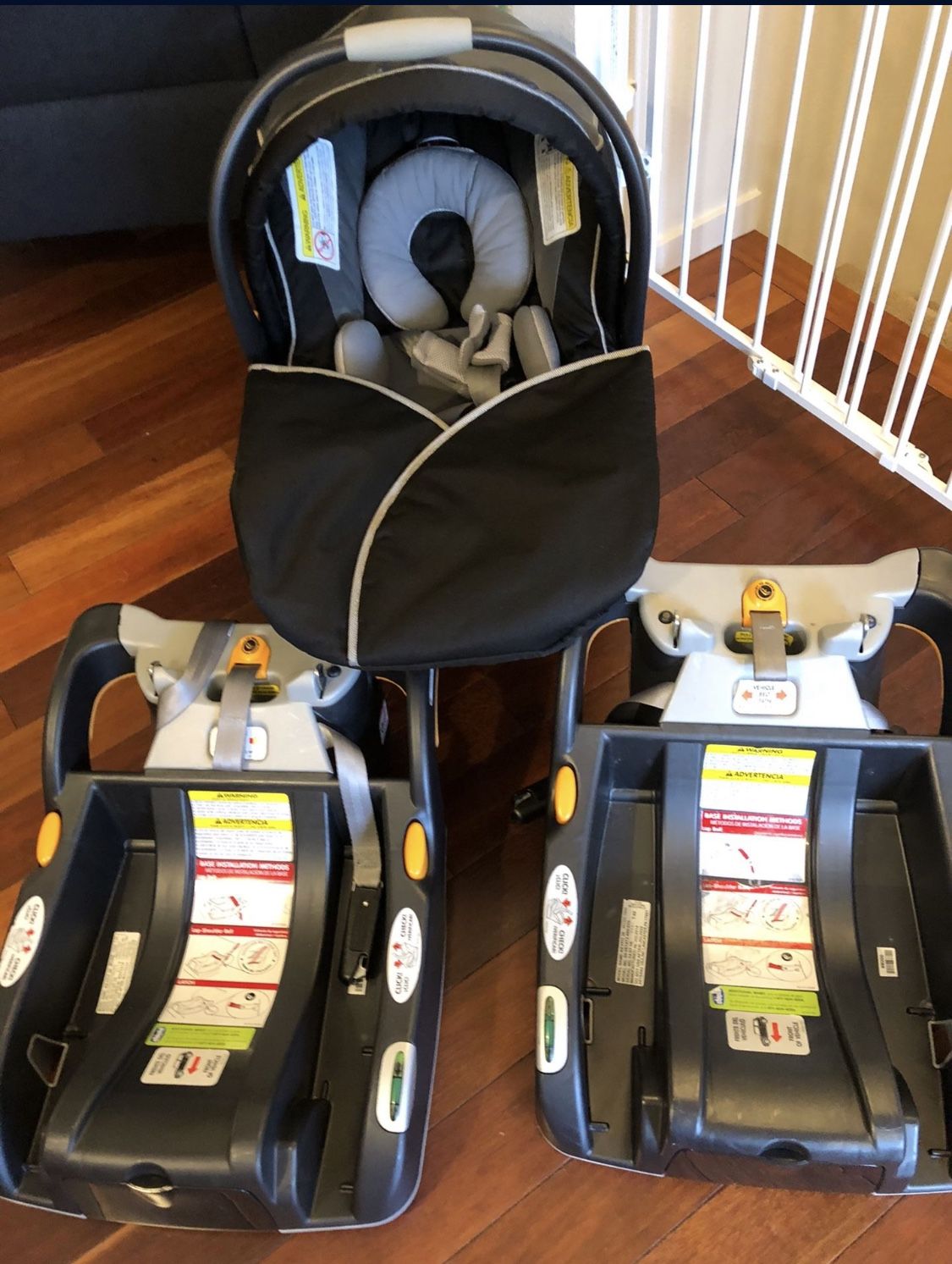 Chicco KeyFit30 Car Seat with 2 Car Bases!!