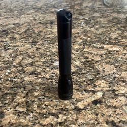 Vintage Mini Maglite flashlite 6” uses AA batteries