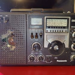 1970's Panasonic RF-2200 Radio