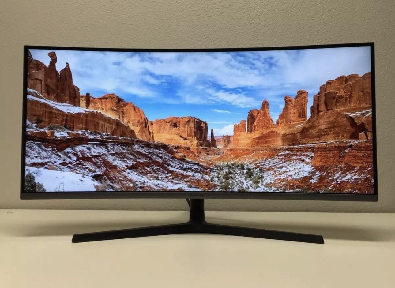 Samsung Curved 34" Gaming Monitor - Like New In Box