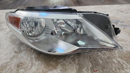 Volkswagen CC Passenger Side Halogen Headlight
