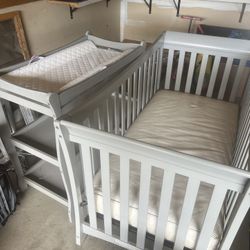 Matching Crib And Changing Table 