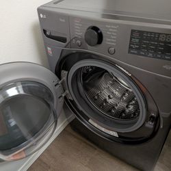 LG 4.5 cu. ft. Front Load Washer with TurboWash 360 WM4080HBA