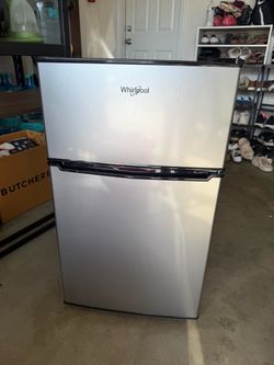 Whirlpool mini refrigerator/freezer