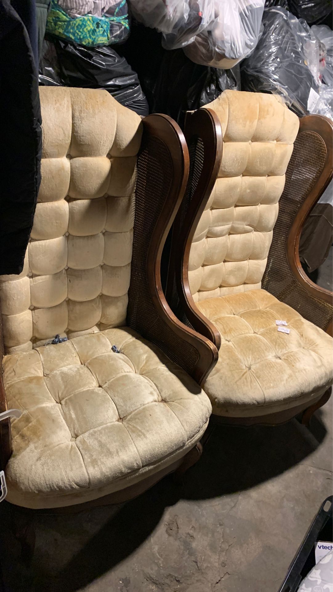 Antique 2 captain chair. $100