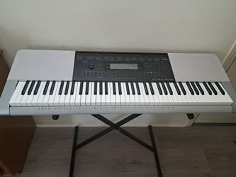 Casio WK-220 electronic piano