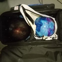 2 Bowling Ball In Good Condition  Not Sure Of Weight