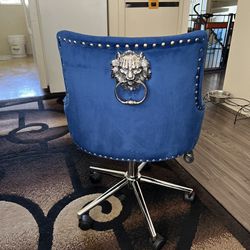 Velvet Chair ! 