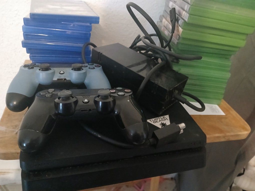 PS4 GOOD CONDITION 