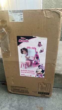 Disney  Minnie   Activity   Center  w  chair.