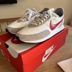 Nike Waffle Trainer 2 - Size 10