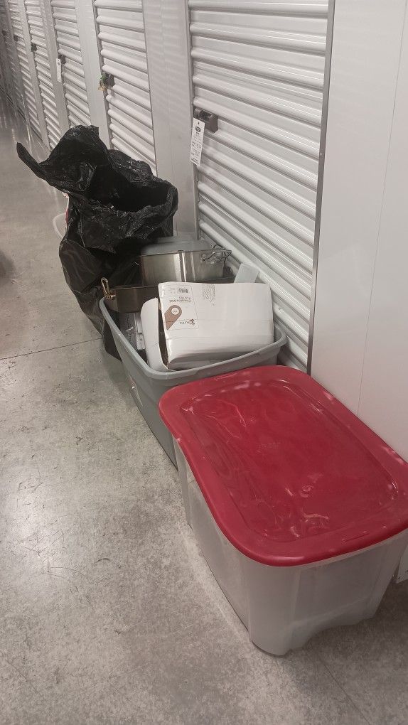 Catering Supplies & Chaffing Dishes