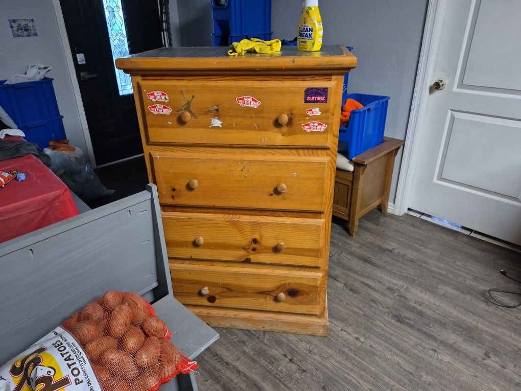 Solid Wood 4 Drawer Dresser