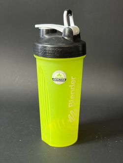 BlenderBottle Classic Shaker 28oz Bottle for Protein Shakes, Pre Workout