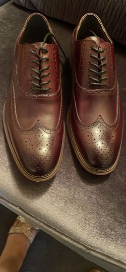 Men’s tie up dress shoes, Stacy Adams size 8