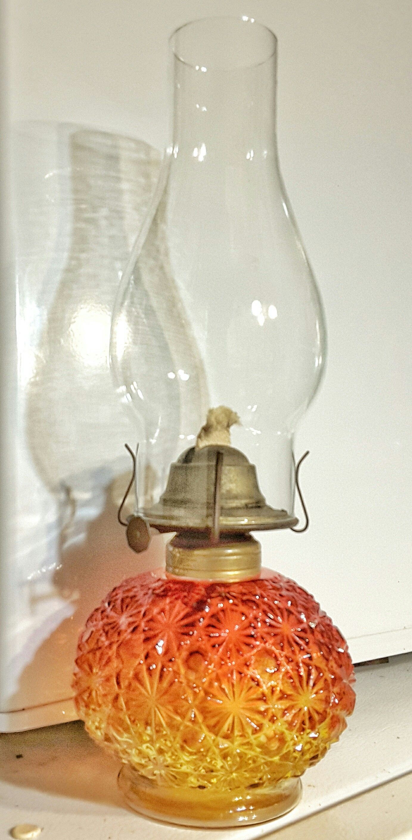 Vintage EAPG pressed glass AMBERINA Buttons and Bows oil lamp