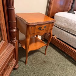 French Provincial or French Country bedside table with classic graceful lines SEE PHOTOS GREAT CONDITION   PICK UP IN PASADENA 77505