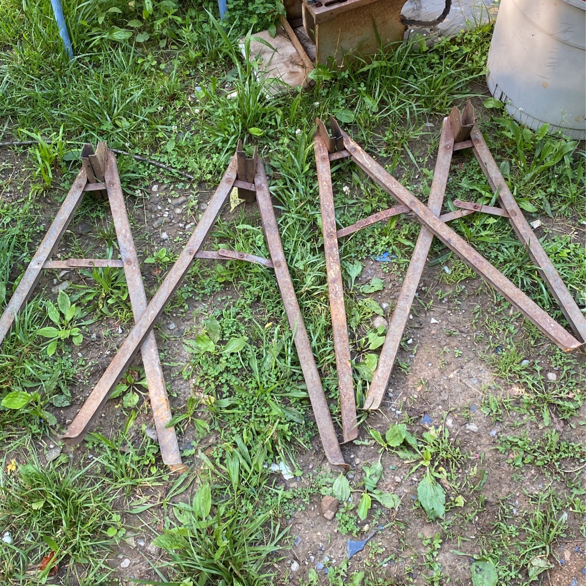 4 Sawhorses