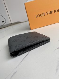 Louis Vuitton Mens Wallet for Sale in Elmendorf, TX - OfferUp