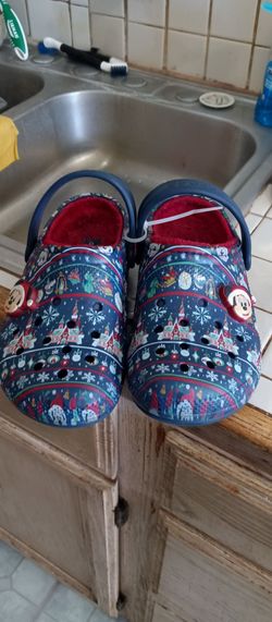 Ladies Holiday Rare Lite-up Disney Parks CROCS