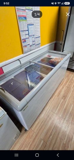 Diaplay freezers.