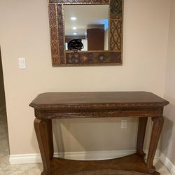 Mirror And The Table 