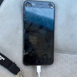 iPhone 7 Plus (cracked) 
