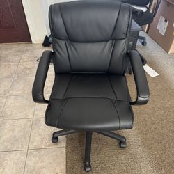 Brand New Black Office Chair – Never Used!
